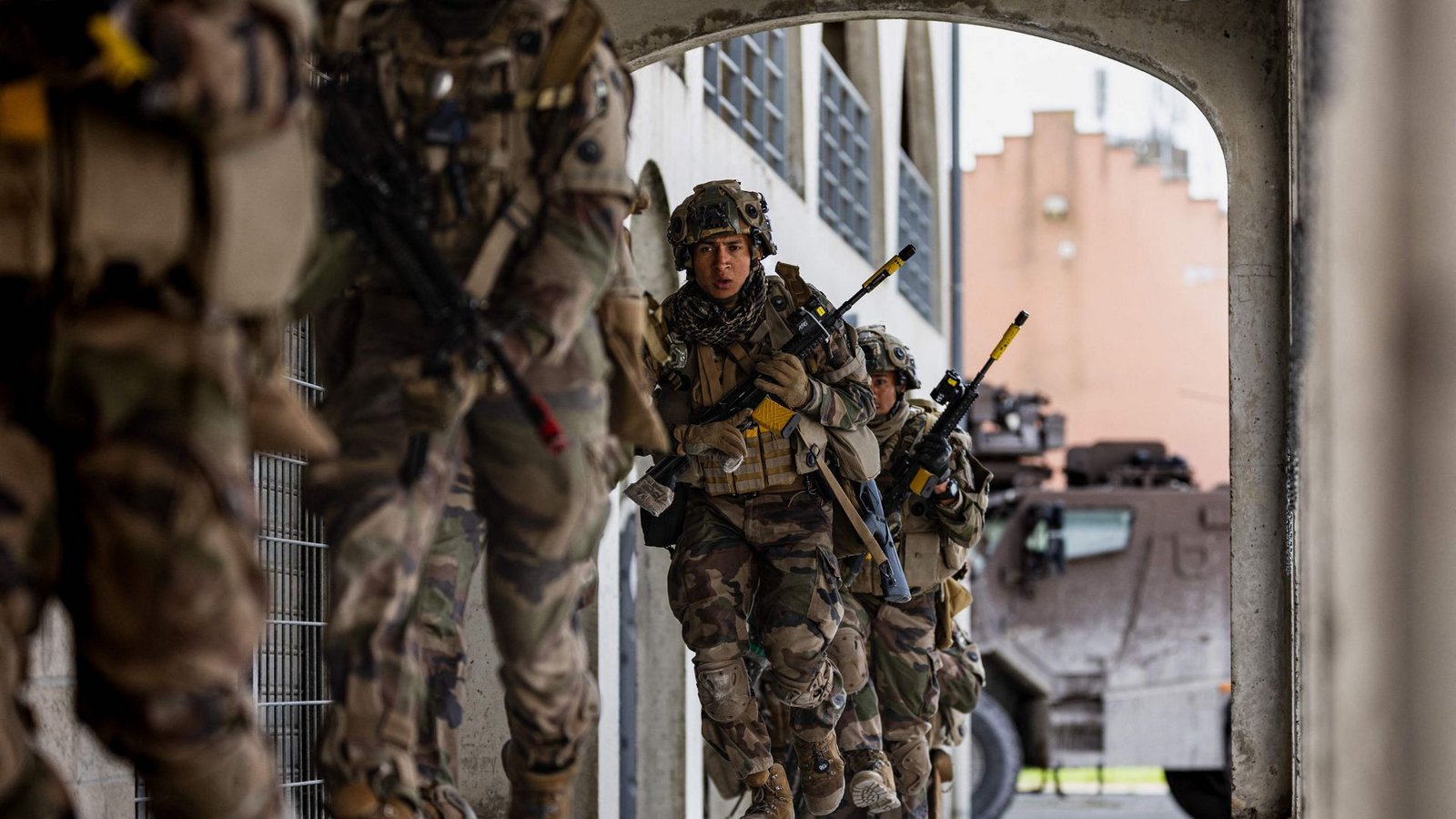 Nachdem Paris und London grundsätzliche Bereitschaft zur Beteiligung an einer Friedenstruppe für die Ukraine signalisiert haben, üben aktuell Soldaten beider Länder nahe Reims.Foto: AFP/Sameer al-Doumy Nachdem Paris und London grundsätzliche Bereitschaft zur Beteiligung an einer Friedenstruppe für die Ukraine signalisiert haben, üben aktuell Soldaten beider Länder nahe Reims.Foto: AFP/Sameer al-Doumy