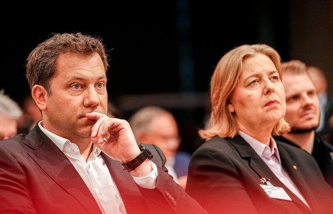 Schwierige Zeiten: SPD-Vorsitzende Lars Klingbeil und Bärbel Bas.<span class='image-autor'>Foto: Kay Nietfeld/dpa</span>