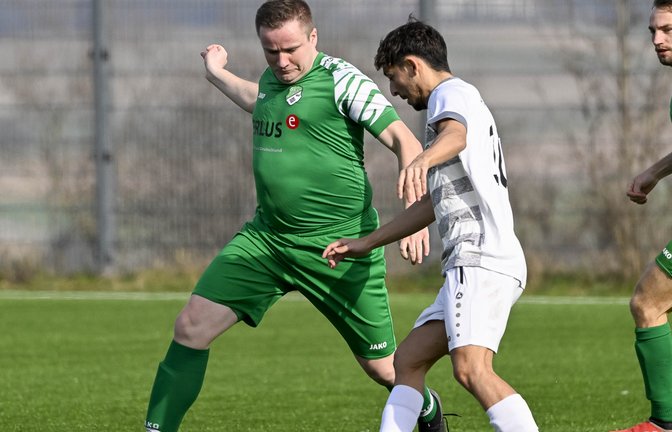 Eine bessere Leistung als vor einer Woche wird am Sonntag von Adrian Schrodt (links) und dem SV Iptingen erwartet. <span class='image-autor'>Foto: Leitner</span>