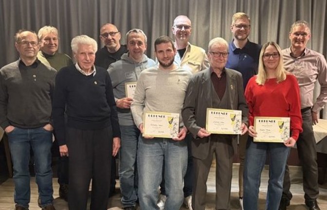 Dank für langjährige Treue zum TSV Ensingen: die geehrten Mitglieder.  <span class='image-autor'>Foto: p</span>