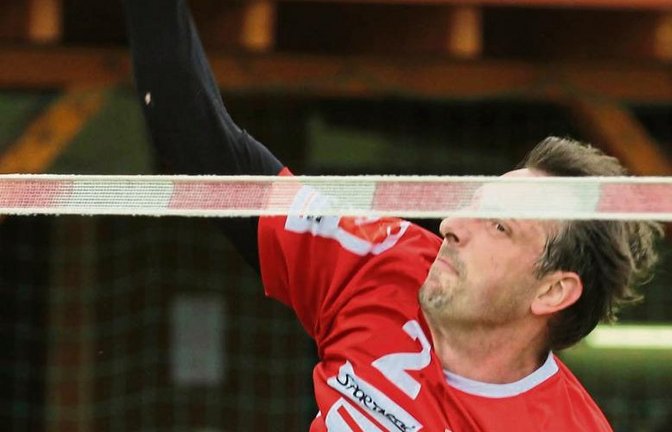 Vaihingens Hauptangreifer Marc Krüger fand mit seinen Angaben immer wieder die Lücke in der Defensive der Rosenheimer . „Ihm unterliefen wenige Fehler. Dabei hat er viel Druck aufgebaut“, lobt TVV-Spielertrainer Marco Lochmahr. Foto: Nachreiner