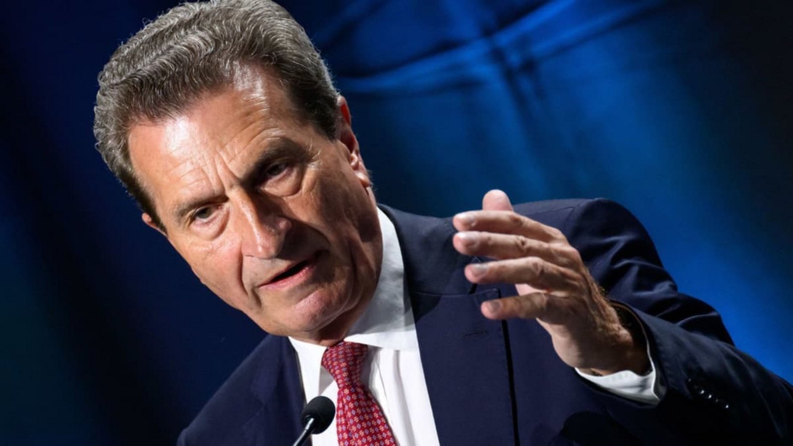 Der frühere Ministerpräsident und EU-Kommissar Günther Oettinger kümmert sich heute geschäftlich um die Ukraine - und freut sich über die Entwicklung der Wirtschaftsbeziehungen. Foto: Bernd von Jutrczenka/dpadpa Der frühere Ministerpräsident und EU-Kommissar Günther Oettinger kümmert sich heute geschäftlich um die Ukraine - und freut sich über die Entwicklung der Wirtschaftsbeziehungen. Foto: Bernd von Jutrczenka/dpadpa