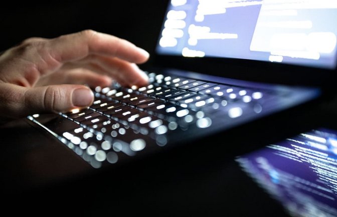 Immer häufiger machen Hacker Unternehmen, Behörden und die kritische Infrastruktur in Deutschland unsicher. Im vergangenen Jahr hat es rund 334.000 Cybercrimefälle gegeben.<span class='image-autor'>Philip Dulian/dpa</span>