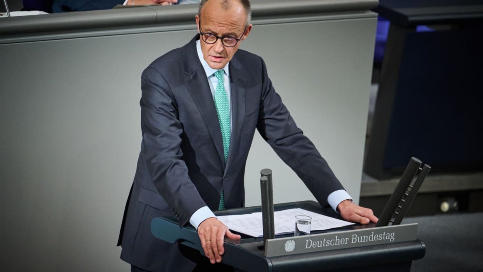 Außen-, Innen- und Krisenkanzler: Friedrich Merz (CDU) bei seiner Regierungserklärung am Mittwoch im Bundestag.Bernd von Jutrczenka/dpa Außen-, Innen- und Krisenkanzler: Friedrich Merz (CDU) bei seiner Regierungserklärung am Mittwoch im Bundestag.Bernd von Jutrczenka/dpa