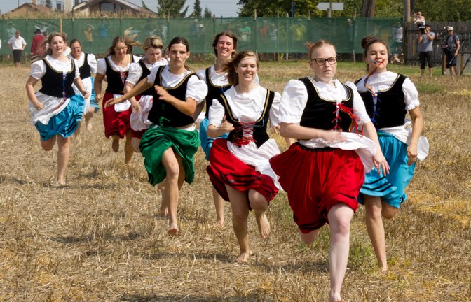 Der Lauf über das Stoppelfeld ist das zentrale Ereignis des Schäferlaufes. Aber auch alle anderen Aspekte des Festes sollen – wie vor Corona – wieder in vollem Umfang stattfinden.  <span class='image-autor'>Foto: Archiv</span>