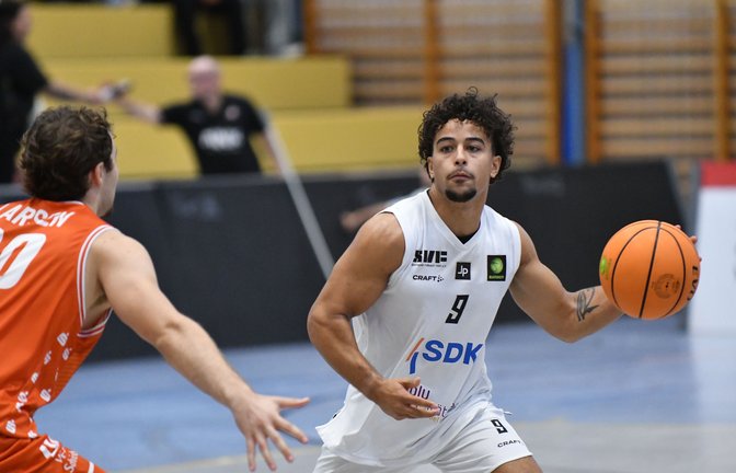 Silver Bieling erzielt am Sonntag seine ersten Punkte für die Basketballer des SV Fellbach.<span class='image-autor'>Maximilian Hamm</span>