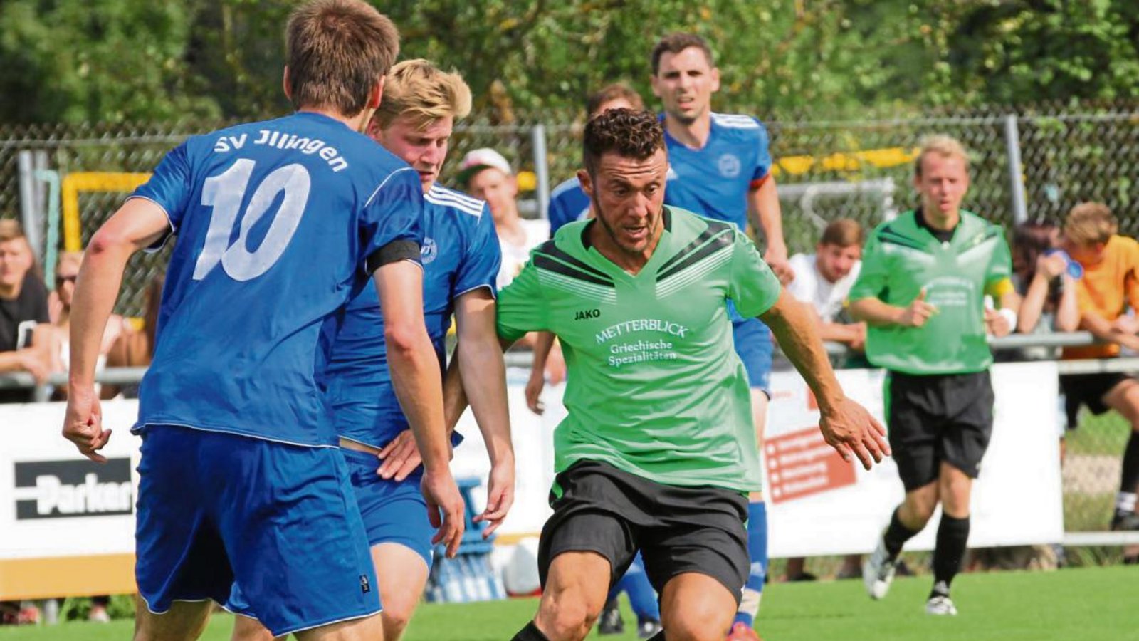 Timur Cakmak (am Ball) wechselt vom TSV Ensingen zur neu gebildeten SGM Roßwag/Mühlhausen. Foto: Archiv/Nachreiner