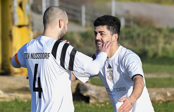 Bei den Nussdorfern um Heiko Dieterle (links) und Hakan Atalay ist die Hoffnung nach dem Heimerfolg gegen den TASV Hessigheim zurück. <span class='image-autor'>Foto: Leitner</span>