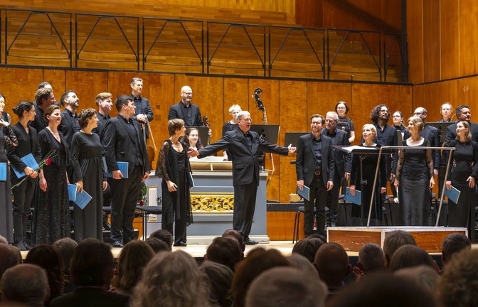 Großer Beifall in der Stuttgarter Liederhalle für Hans-Christoph Rademann und die Gaechinger Cantorey<span class='image-autor'>Foto: &nbsp;</span>