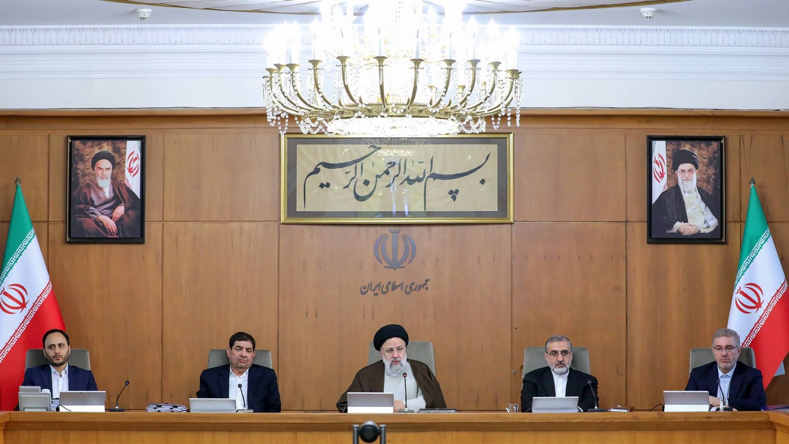 Die iranische Regierung will nach dem Tod von Präsident Raisis (Mitte) ohne „die geringste Störung“ weiterarbeiten. (Archivbild)Foto: imago//Iranian Presidency Die iranische Regierung will nach dem Tod von Präsident Raisis (Mitte) ohne „die geringste Störung“ weiterarbeiten. (Archivbild)Foto: imago//Iranian Presidency