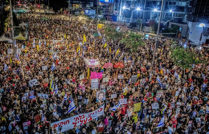 Die Teilnehmer der Massendemonstrationen in Israel dringen offenbar nicht zur Regierung durch.<span class='image-autor'>Foto: Eyal Warshavsky/SOPA Images via</span>