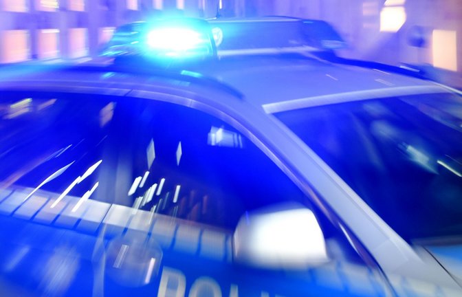 Unfall auf der Autobahn: Die Polizei musste die Fahrbahn stellenweise komplett sperren.<span class='image-autor'>Foto: Carsten Rehder/dpa</span>