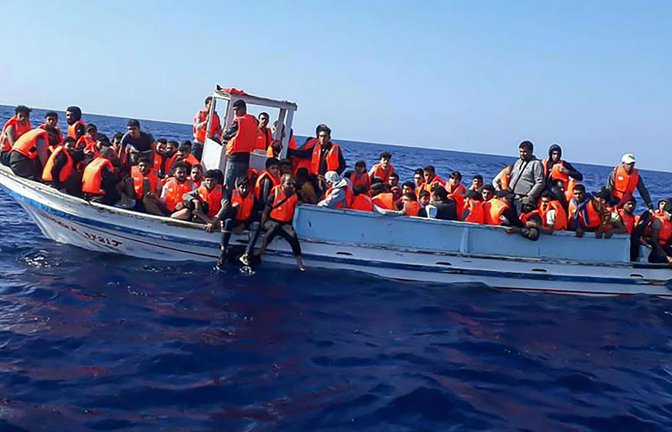 Wie soll mit Menschen umgegangen werden, die über das Mittelmeer nach Europa kommen. Diese Frage beschäftigt die EU seit Langem.<span class='image-autor'>Foto: dpa</span>