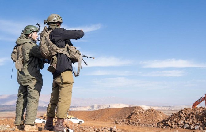 Die Israelischen Verteidigungsstreitkräfte (IDF) haben am Freitag ihre Präsenz auf den von Israel annektierten Golanhöhen verstärkt, als die Rebellen in Syrien nach Süden vorrückten.<span class='image-autor'>Foto: dpa/Israel Defense Forces</span>