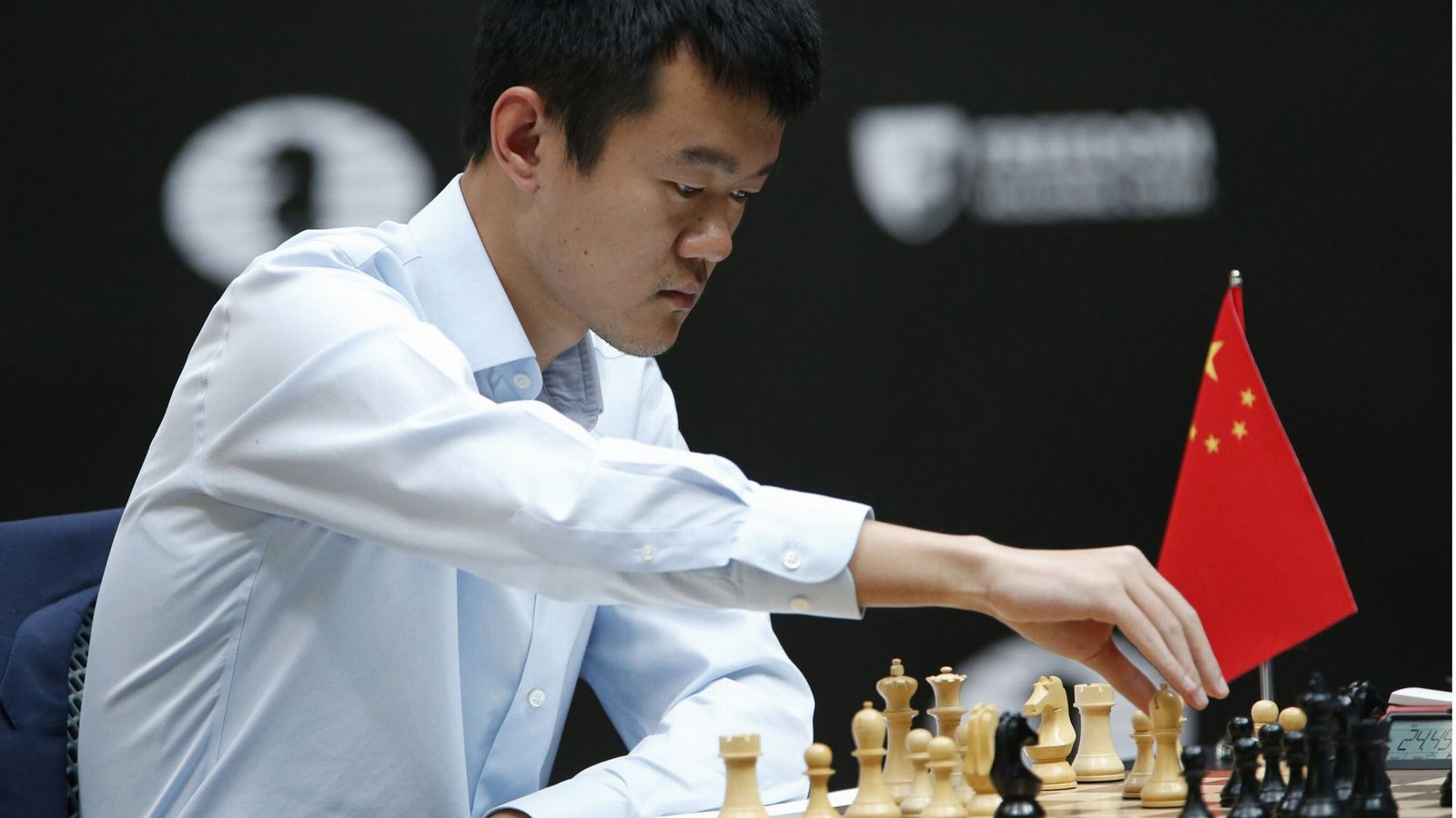 Hoch konzentriert: Ding LirenFoto: dpa/Stanislav Filippov Hoch konzentriert: Ding LirenFoto: dpa/Stanislav Filippov