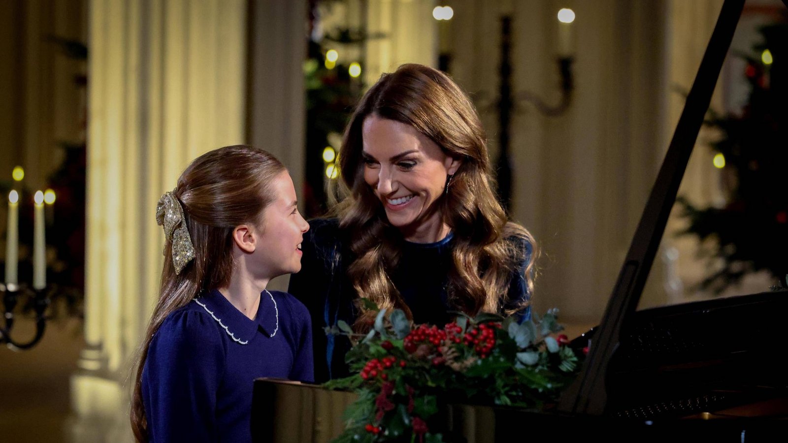 Prinzessin Kate und ihre Tochter Charlotte am Klavier.Foto: IMAGO/Avalon.red/IMAGO/Andrew Parsons/Kensington Palace / Avalon Prinzessin Kate und ihre Tochter Charlotte am Klavier.Foto: IMAGO/Avalon.red/IMAGO/Andrew Parsons/Kensington Palace / Avalon