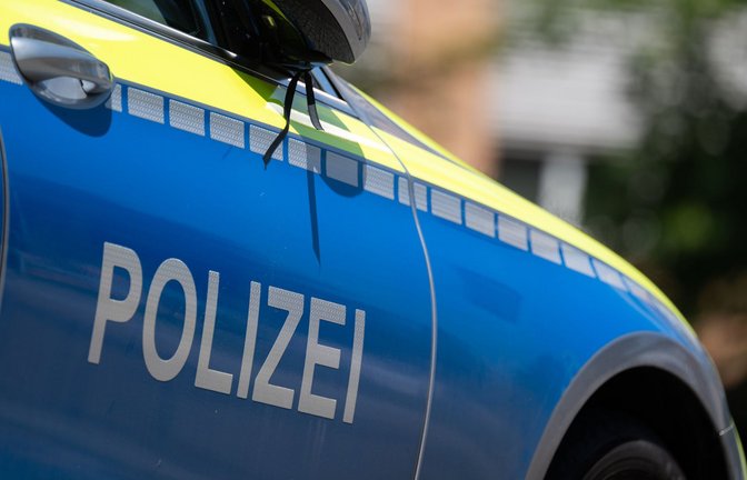 Die Polizei in Heidenheim fahndet nach einem Unbekannten, der einen 36-Jährigen bedroht und ausgeraubt haben soll (Symbolfoto).<span class='image-autor'>Foto: dpa/Marijan Murat</span>
