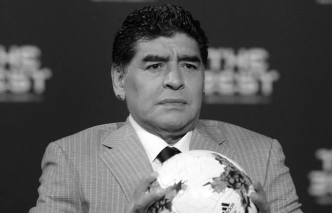 Nach der Absetzung einer Richterin hat am Dienstag in Argentinien ein neuer Prozess um den Tod von Diego Maradona begonnen (Archivfoto).<span class='image-autor'>Foto: Patrick Seeger/dpa/Patrick Seeger</span>