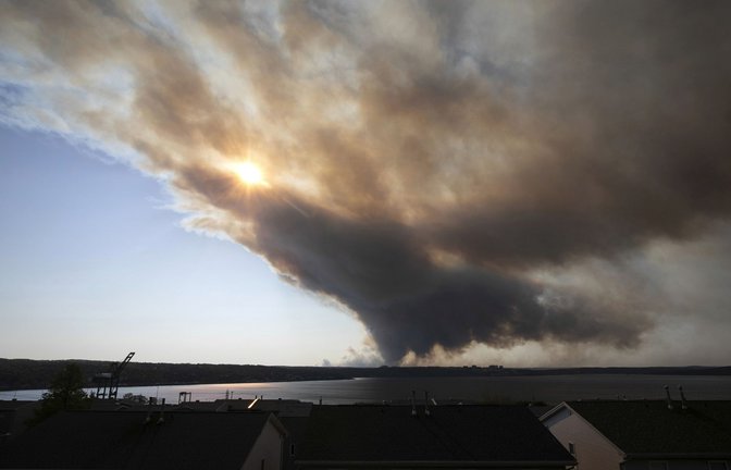 Die CO2-Emissionen der Waldbrände in Kanada sind enorm.<span class='image-autor'>Foto: Kelly Clark/The Canadian Press/AP/dpa</span>