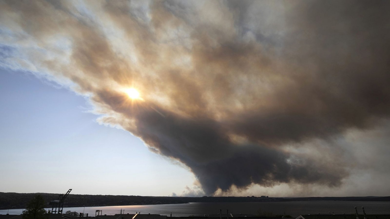 Die CO2-Emissionen der Waldbrände in Kanada sind enorm.Foto: Kelly Clark/The Canadian Press/AP/dpa Die CO2-Emissionen der Waldbrände in Kanada sind enorm.Foto: Kelly Clark/The Canadian Press/AP/dpa