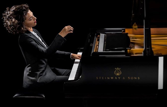 Khatia Buniatishvili ist in der Reihe „Meisterpianisten“ in Stuttgart aufgetreten.<span class='image-autor'>Foto: © Gavin Evans</span>