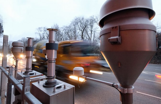 Am Stuttgarter Neckartor oder auch in Tübingen werden immer wieder die Grenzwerte für Feinstaub überschritten.<span class='image-autor'>Foto: dpa/Bernd Weissbrod</span>