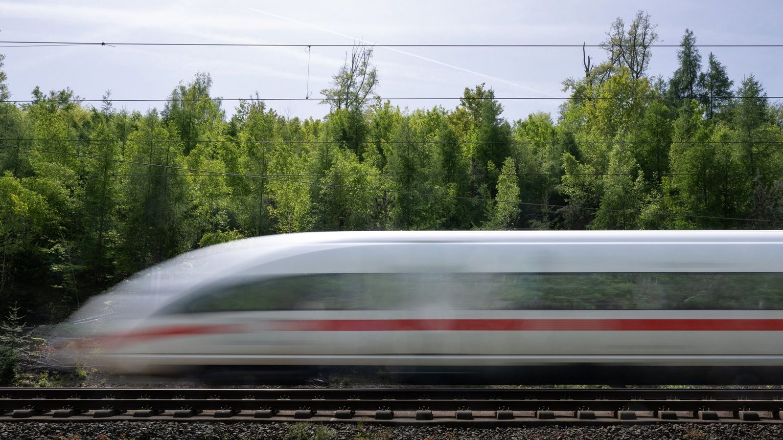 ICE sind Hochgeschwindigkeitszüge – und doch häufig zu spät.Foto: dpa/Boris Roessler ICE sind Hochgeschwindigkeitszüge – und doch häufig zu spät.Foto: dpa/Boris Roessler