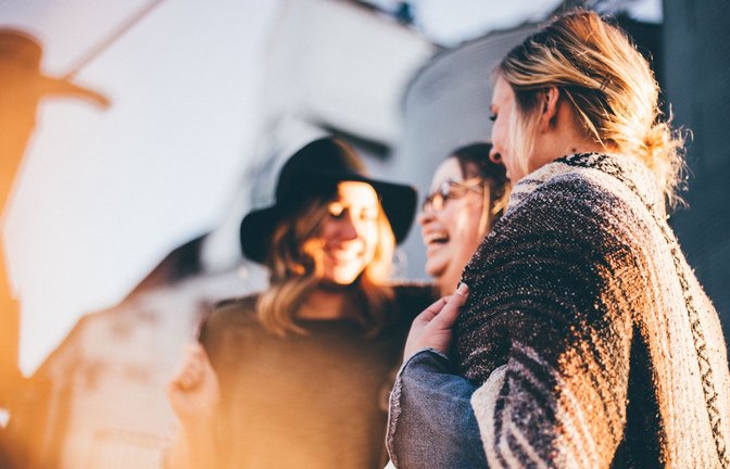 Beim Beenden eines Gesprächs gilt: Immer ein ehrliches Lächeln aufsetzen.<span class='image-autor'>Foto: Unsplash/Priscilla du Preez</span>