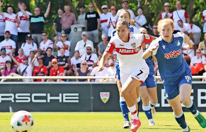 Dafina Redzepi (li.) erzielt die zwischenzeitliche Führung für die VfB-Frauen.<span class='image-autor'>Foto: Baumann</span>