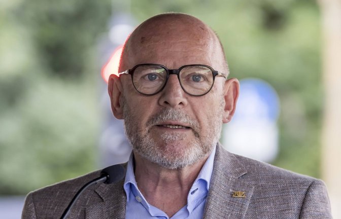 Verkehrsminister Winfried Hermann drückt nach dem tödlichen Radunfall des Aktivisten Andreas Mandalka seine Anteilnahme aus (Archivbild).<span class='image-autor'>Foto: IMAGO/Arnulf Hettrich/IMAGO/Arnulf Hettrich</span>