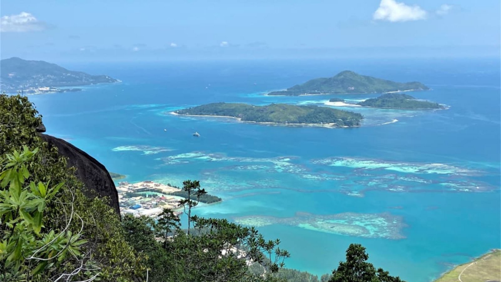 Die Seychellen sind für viele Urlauber ein Traumziel. (Archivbild)Stephanie Von Aretin/dpa-tmn