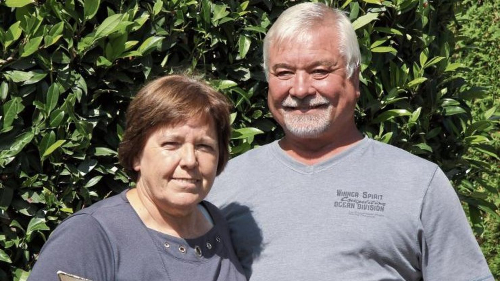 Helmut Tanch und seine Frau Inge mit dem Ordner-füllenden Briefwechsel aus fünf Jahrzehten. Helmut Tanch und seine Frau Inge mit dem Ordner-füllenden Briefwechsel aus fünf Jahrzehten.