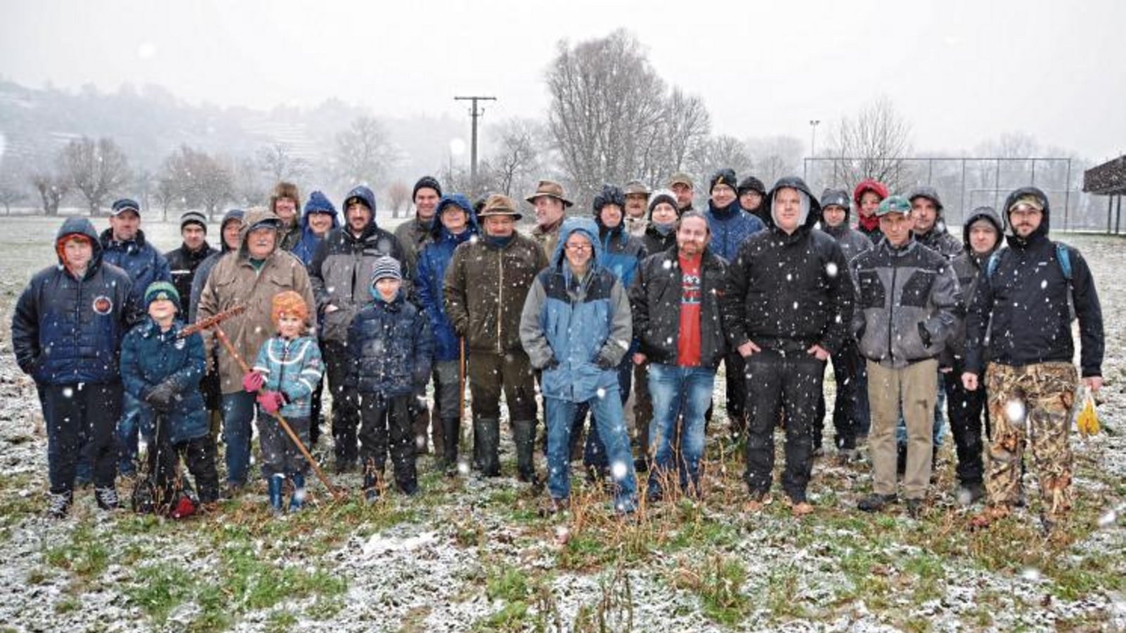 Vom garstigen Wetter lassen sich die Angelsportler nicht einschüchtern. Foto: p Vom garstigen Wetter lassen sich die Angelsportler nicht einschüchtern. Foto: p