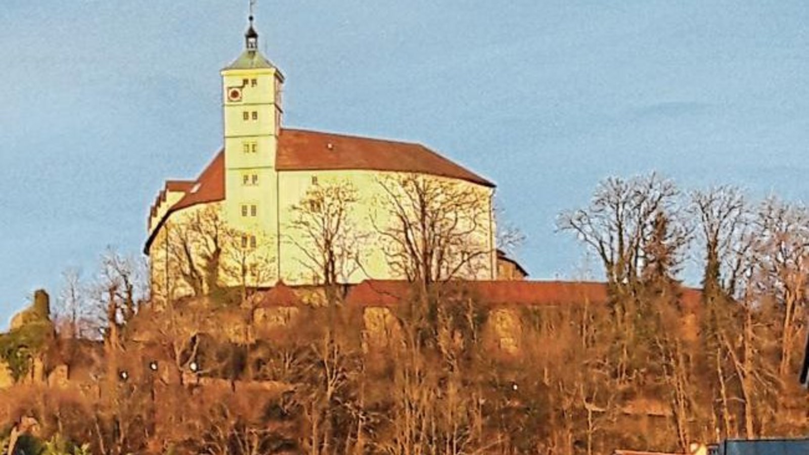 Golden leuchtet Schloss Kaltenstein in der Morgensonne.  Foto: Rücker