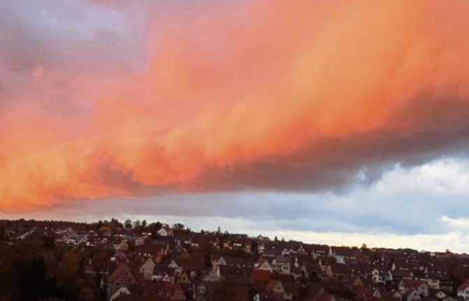 Beeindruckende Licht-Wolken-Spiele am Himmel über Großglattbach – festgehalten von unserem Leser Wolfgang Kreeb.