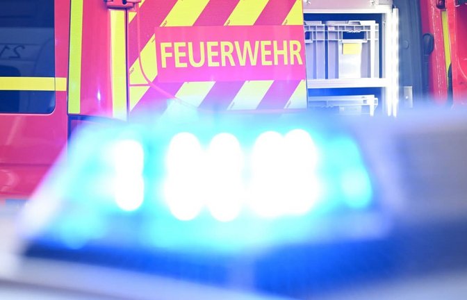 Polizei und Feuerwehr waren am Freitag auf der A6 bei Schnelldorf im Einsatz (Symbolfoto).<span class='image-autor'>Bernd Weißbrod/dpa</span>