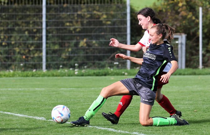 Mit Anna Dingler (vorne) hat die SGM Roßwag/Großglattbach die Partie beim FSV 08 Bietigheim-Bissingen noch gedreht. <span class='image-autor'>Foto: Archiv/Küppers</span>