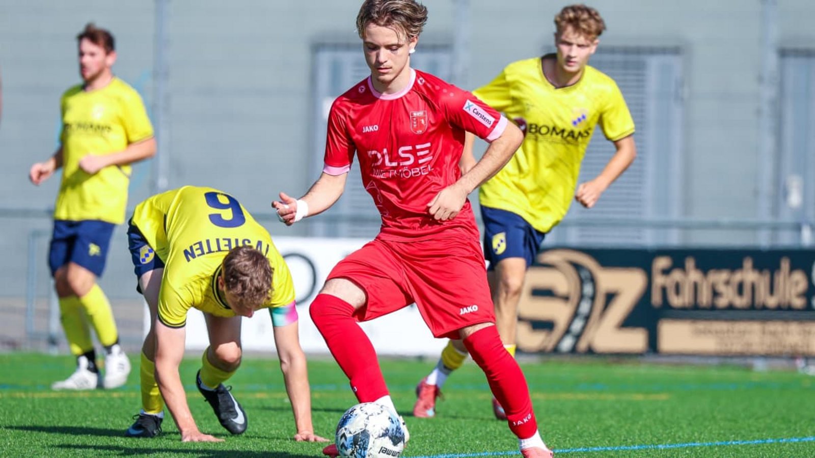 Der Fellbacher Ermir Ajeti schafft mit einem Doppelpack zum 2:1 die zwischenzeitliche Wende für die Gastgeber. Am Ende trennen sich der SVF II und der TV Stetten mit einem 3:3-Unentschieden.Günter Schmid Der Fellbacher Ermir Ajeti schafft mit einem Doppelpack zum 2:1 die zwischenzeitliche Wende für die Gastgeber. Am Ende trennen sich der SVF II und der TV Stetten mit einem 3:3-Unentschieden.Günter Schmid