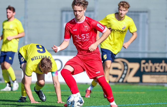 Der Fellbacher Ermir Ajeti schafft mit einem Doppelpack zum 2:1 die zwischenzeitliche Wende für die Gastgeber. Am Ende trennen sich der SVF II und der TV Stetten mit einem 3:3-Unentschieden.<span class='image-autor'>Günter Schmid</span>