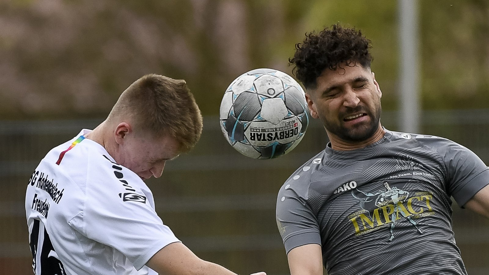 Mit Cihat Aytac (rechts, im Kopfballduell mit Nico Neuffer) will der TSV Enzweihingen den Klassenerhalt schaffen. Allerdings ist der Torjäger verletzungsbedingt nur zeitweise einsetzbar. Foto: Leitner Mit Cihat Aytac (rechts, im Kopfballduell mit Nico Neuffer) will der TSV Enzweihingen den Klassenerhalt schaffen. Allerdings ist der Torjäger verletzungsbedingt nur zeitweise einsetzbar. Foto: Leitner
