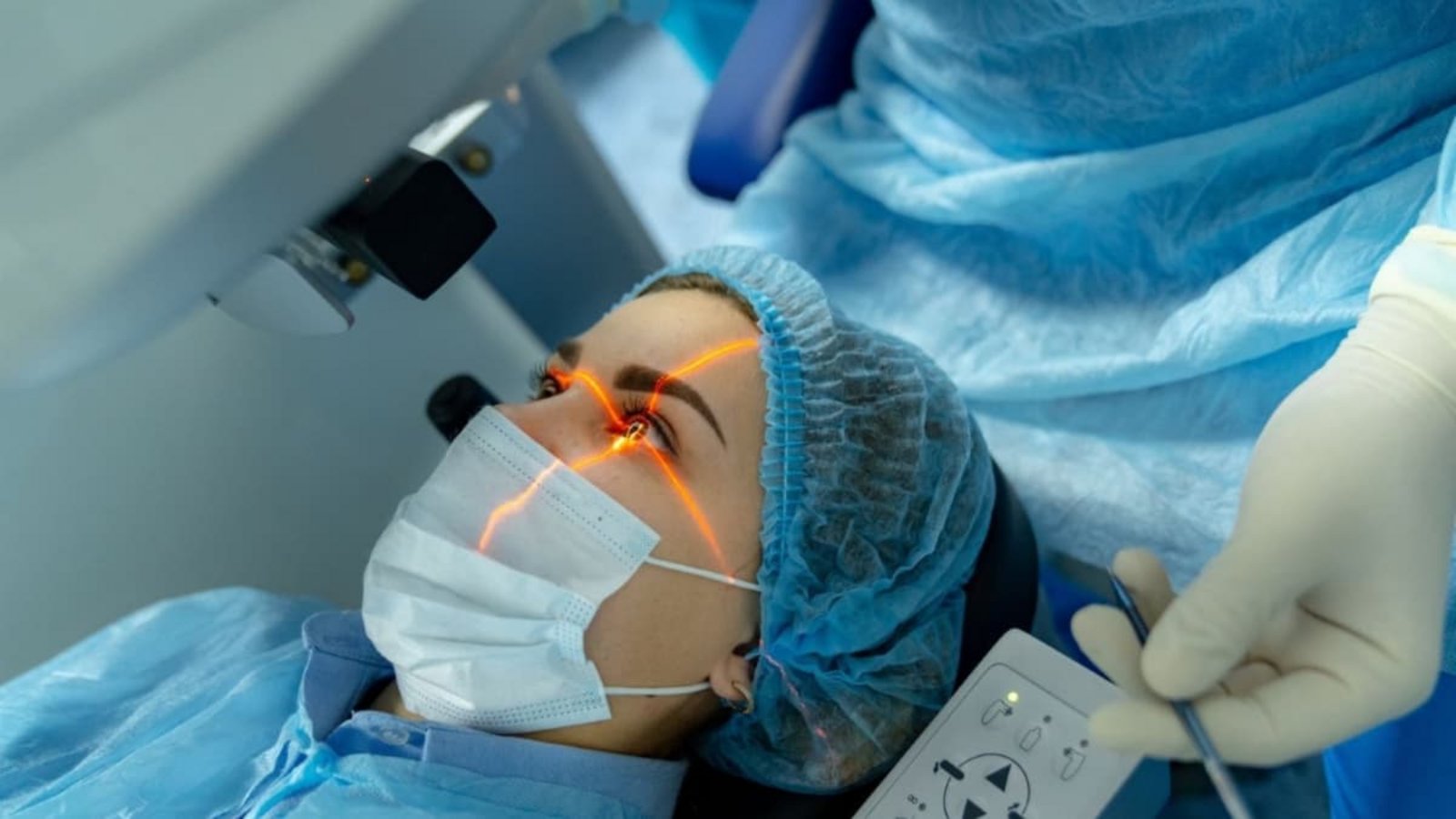 Augenkorrektur per Laser - ein Eingriff von wenigen Minuten, der jährlich tausendfach vorgenommen wird.©Vadim/adobe.stock.com Augenkorrektur per Laser - ein Eingriff von wenigen Minuten, der jährlich tausendfach vorgenommen wird.©Vadim/adobe.stock.com