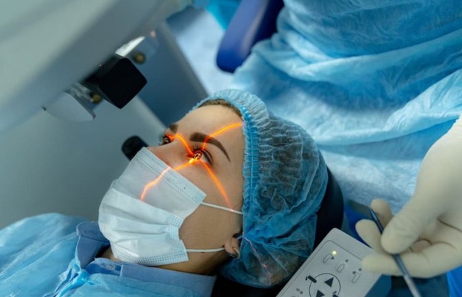 Augenkorrektur per Laser - ein Eingriff von wenigen Minuten, der jährlich tausendfach vorgenommen wird.<span class='image-autor'>©Vadim/adobe.stock.com</span>
