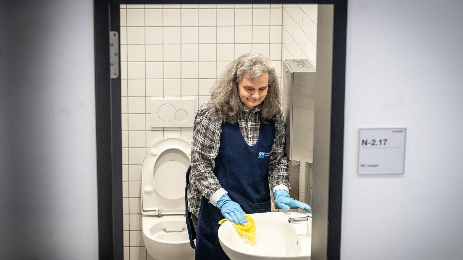 Noch mehr Witwen könnten in Zukunft in die Reinigungsbranche gezwungen werden – aber auch Minijobs dürften rarer werden (Symbolbild).Foto: IMAGO/Funke Foto Services Noch mehr Witwen könnten in Zukunft in die Reinigungsbranche gezwungen werden – aber auch Minijobs dürften rarer werden (Symbolbild).Foto: IMAGO/Funke Foto Services