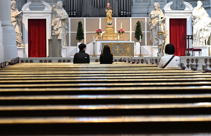 Was ist, wenn niemand mehr diese Botschaft hören will? Wenn Glaube und Religion den meisten schlicht egal sind? Ist dann nicht nur Kirche, sondern auch Religion an sich erledigt?<span class='image-autor'>Foto: Imago/Sven Simon</span>