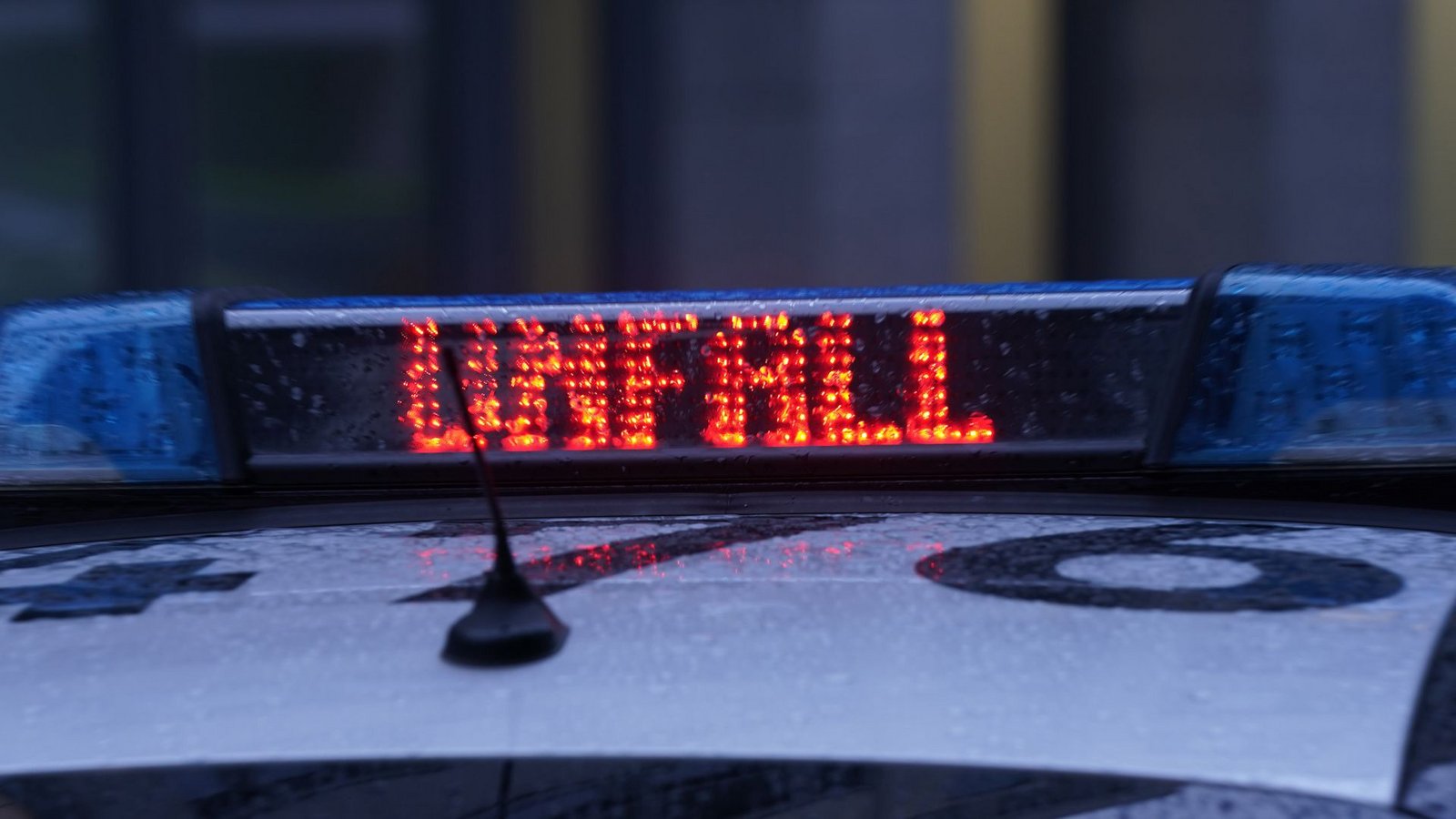Die 53-Jährige wurde bei dem Unfall leicht verletzt. (Symbolbild)Foto: dpa/Marcus Brandt Die 53-Jährige wurde bei dem Unfall leicht verletzt. (Symbolbild)Foto: dpa/Marcus Brandt