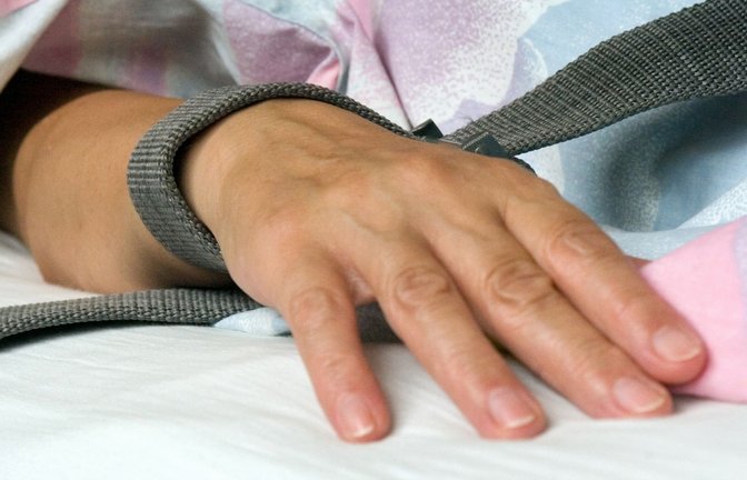 Bei Zwangsbehandlungen werden Patienten häufig fixiert.<span class='image-autor'>Foto: dpa/Hans-Jürgen Wiedl</span>