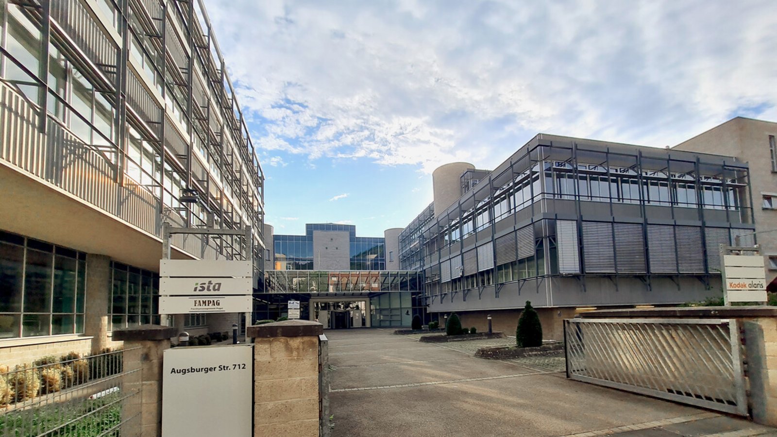 Dieser Gebäudekomplex in Stuttgart-Obertürkheim könnte Platz bieten für eine Landeserstaufnahmestelle.Foto: /Steegmüller Dieser Gebäudekomplex in Stuttgart-Obertürkheim könnte Platz bieten für eine Landeserstaufnahmestelle.Foto: /Steegmüller