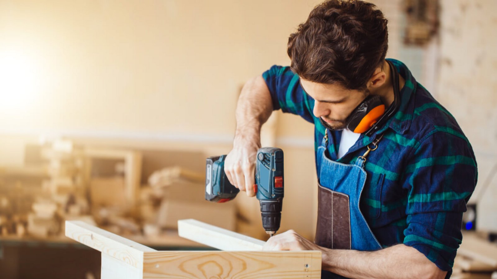 Hier zeigen wir Ihnen 5 hilfreiche Tipps, wie sich Schrauben mit kaputtem Kopf wieder lösen lassen.Foto: UfaBizPhoto / Shutterstock.com Hier zeigen wir Ihnen 5 hilfreiche Tipps, wie sich Schrauben mit kaputtem Kopf wieder lösen lassen.Foto: UfaBizPhoto / Shutterstock.com