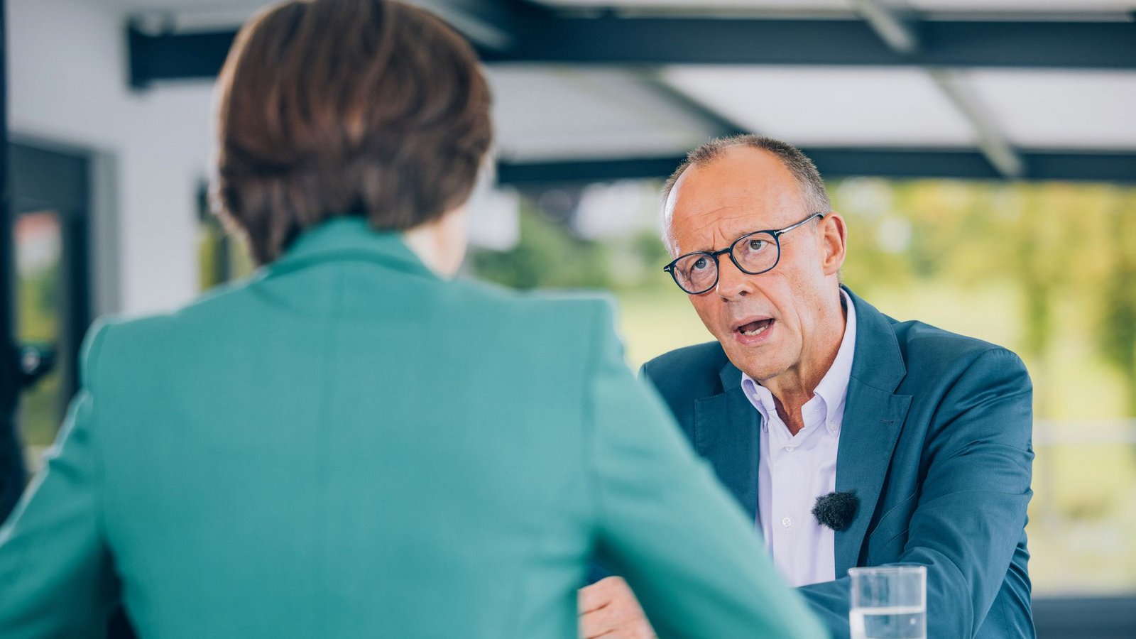 Im ZDF-Sommerinterview zeigte sich Friedrich Merz optimistisch – reagierte aber gereizt auf Kritik.Foto: Dominik Asbach/ZDF/dpa Im ZDF-Sommerinterview zeigte sich Friedrich Merz optimistisch – reagierte aber gereizt auf Kritik.Foto: Dominik Asbach/ZDF/dpa