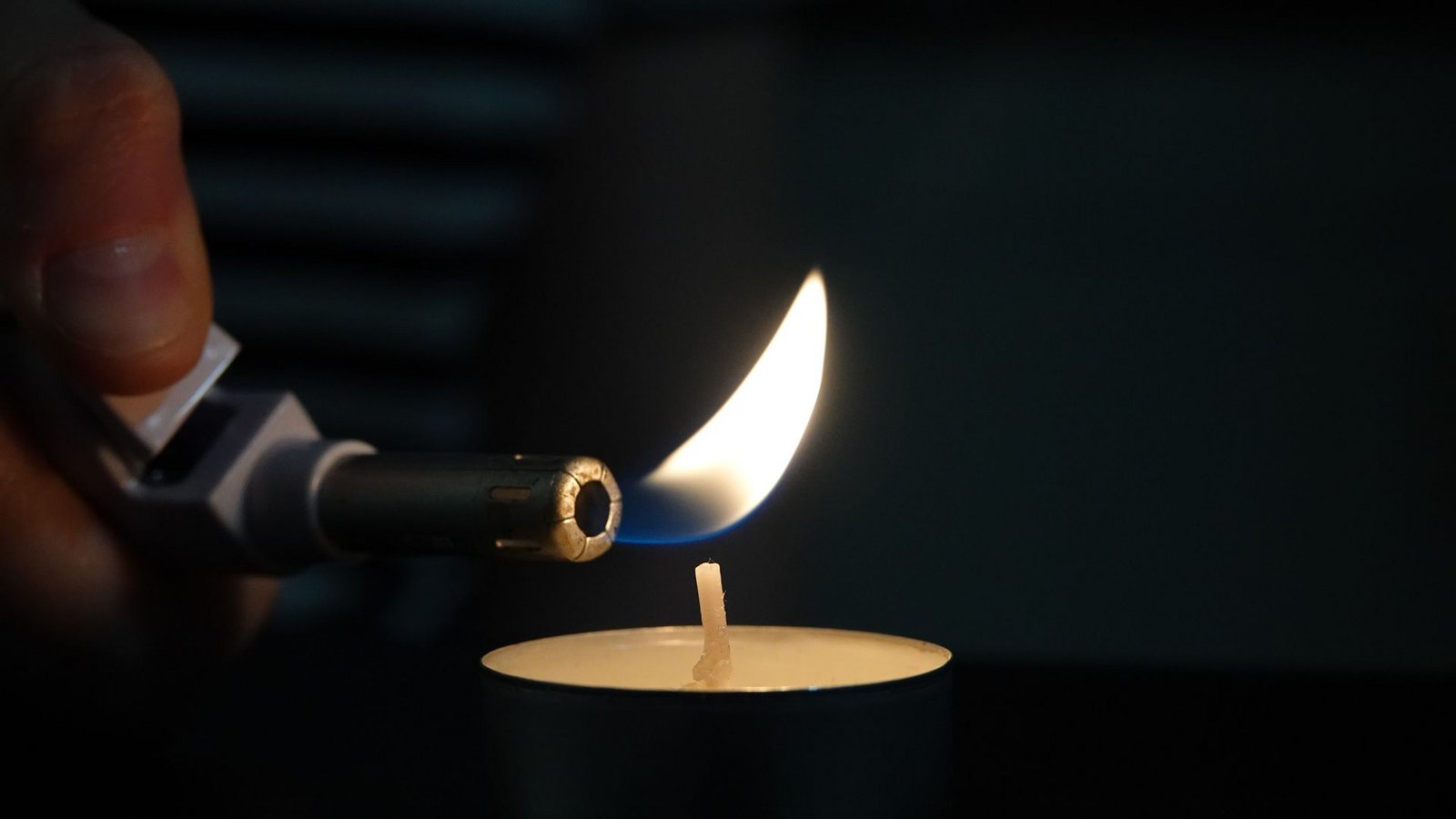 Kerzen und/oder Taschenlampen sollte man zu Hause haben.(Symbolbild)Foto: Jessica Lichetzki/Deutsche Press Kerzen und/oder Taschenlampen sollte man zu Hause haben.(Symbolbild)Foto: Jessica Lichetzki/Deutsche Press
